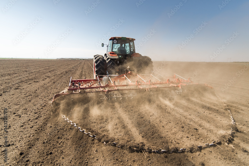 Fototapeta premium Tractor preparing land