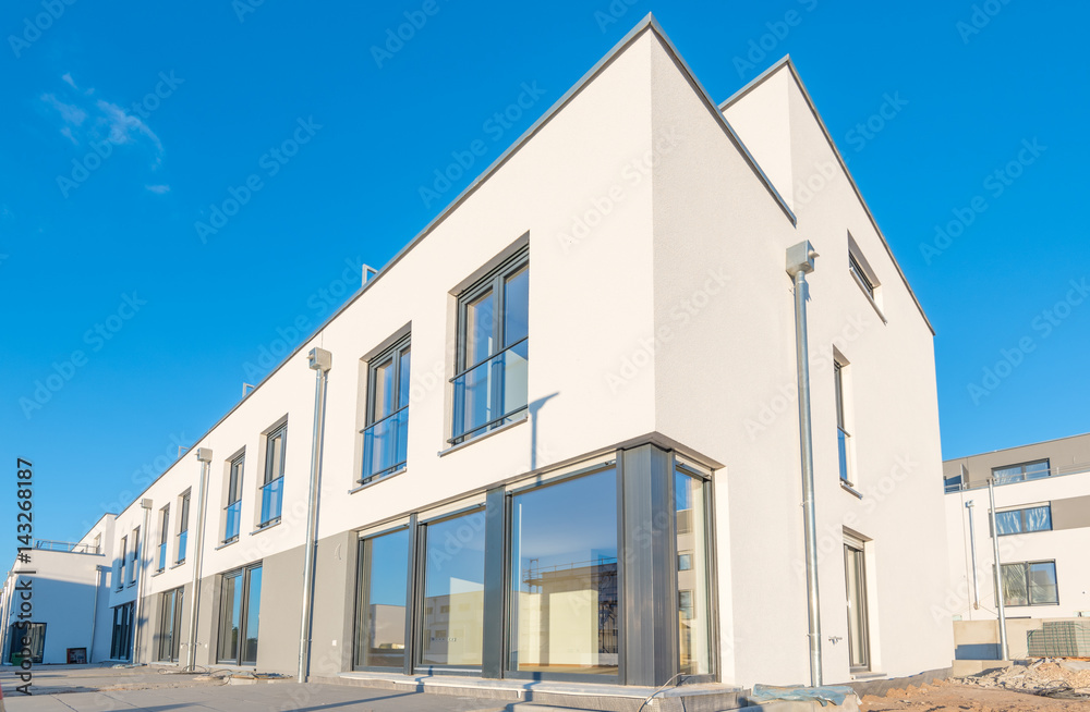 Exklusive Flachdach-Häuser im Bau Exklusive Flachdach-Häuser im Bau