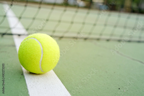 tennis ball on court © winnievinzence