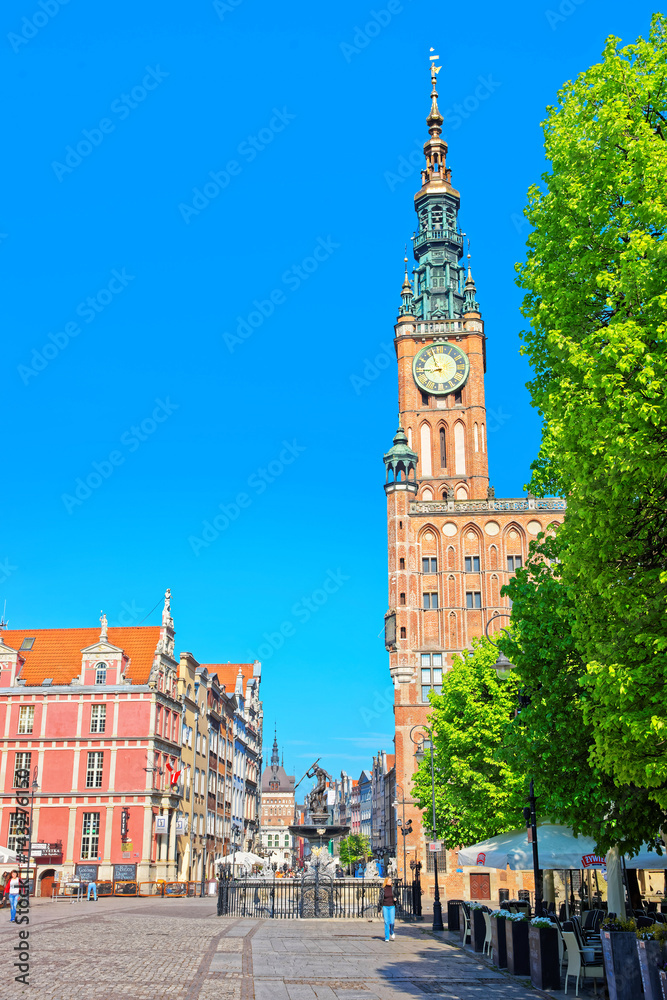 Fototapeta premium Neptune fountain and Main City Hall at Dlugi Square Gdansk