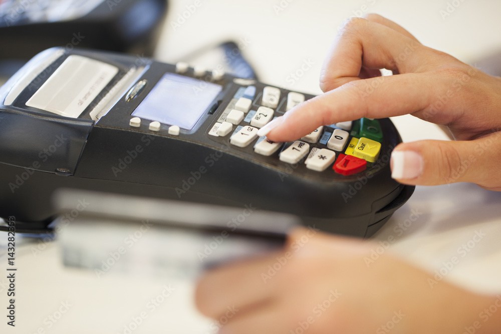 Typing the Pin Code into the Card Reader Typing the Pin Code into the Card Reader