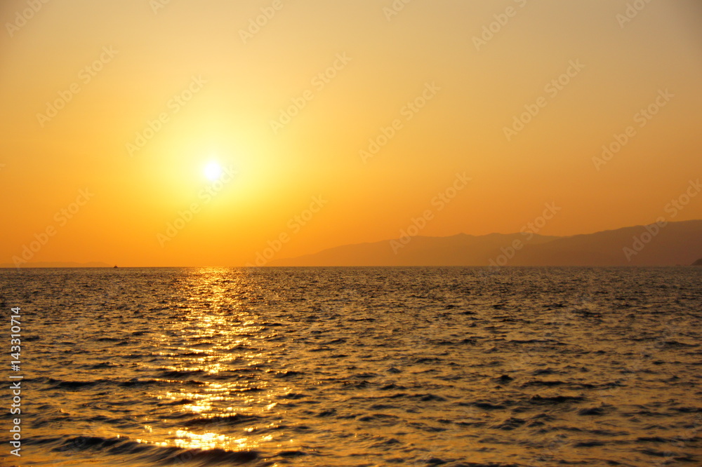 The setting sun which sets in the sea