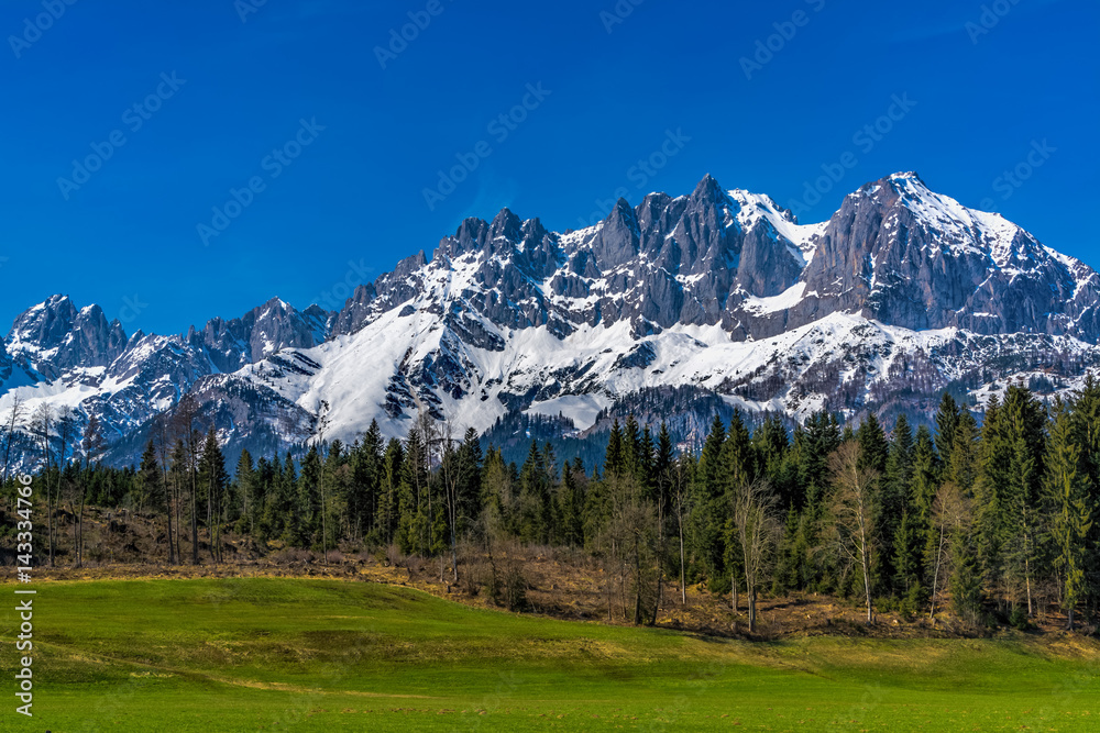 Das Kaisergebirge Ansicht aus St. Johann in Tirol, Österreich