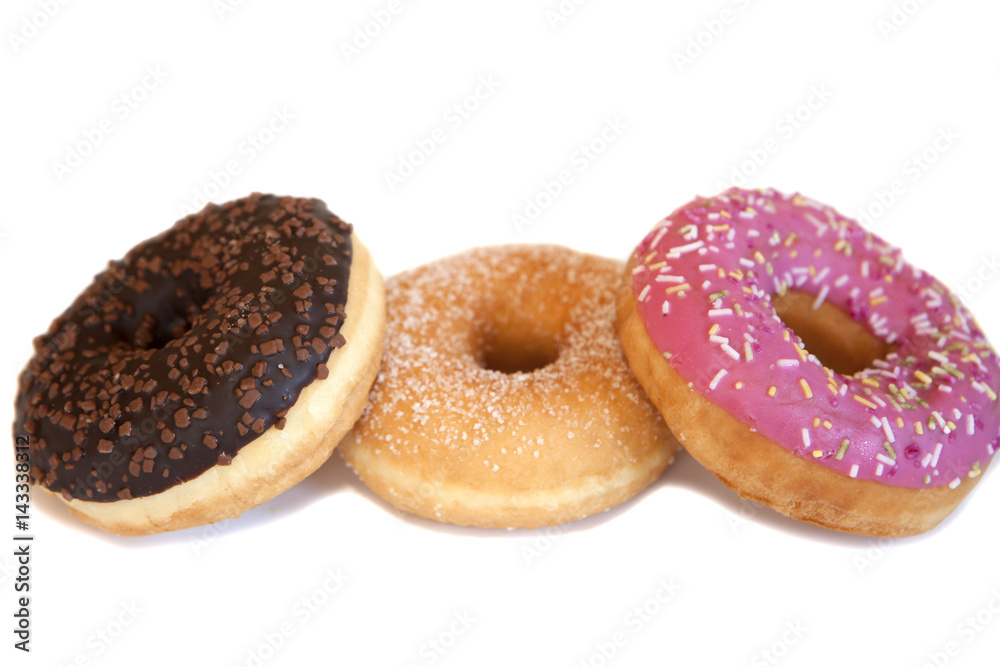 trois donuts au fruits sucrés