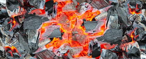 Glühende grillkohle photo