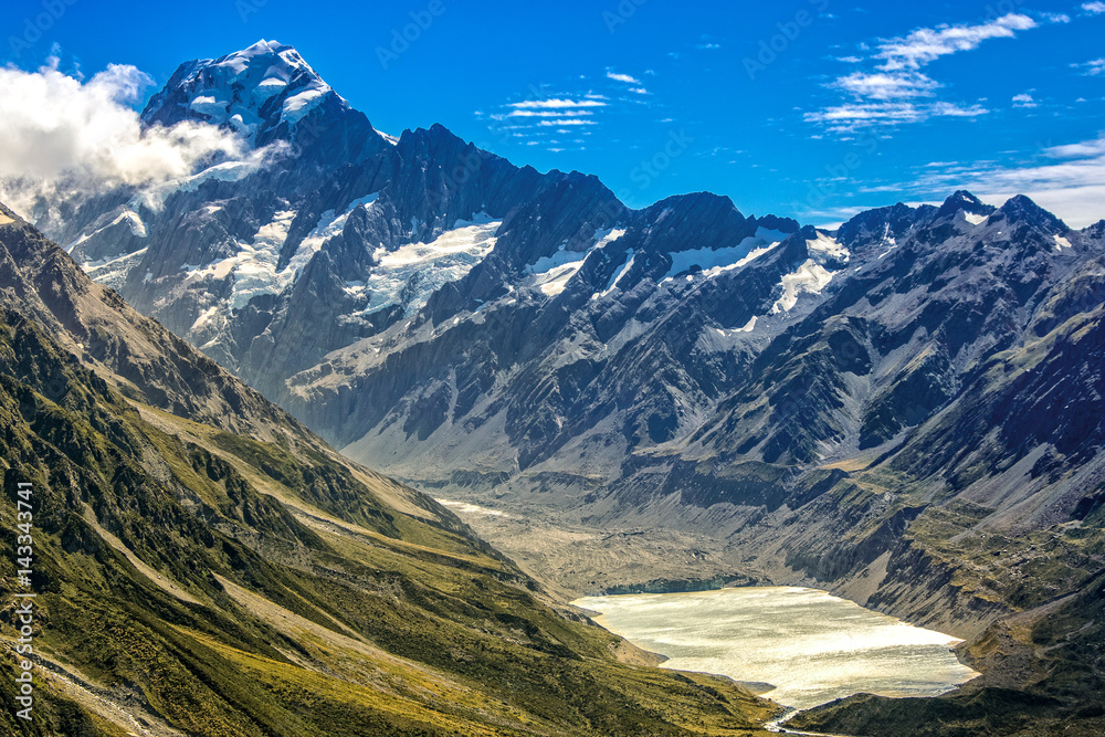 Fototapeta premium View on the Hooker Valey and Mount Cook, New Zealand