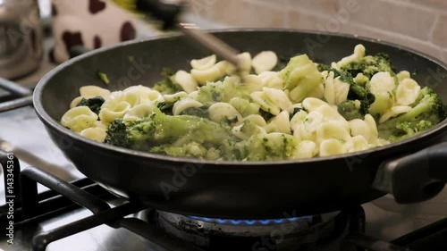 olive oil pasta orecchiette rapini broccoli