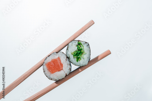 Sushi auf Stäbchen
