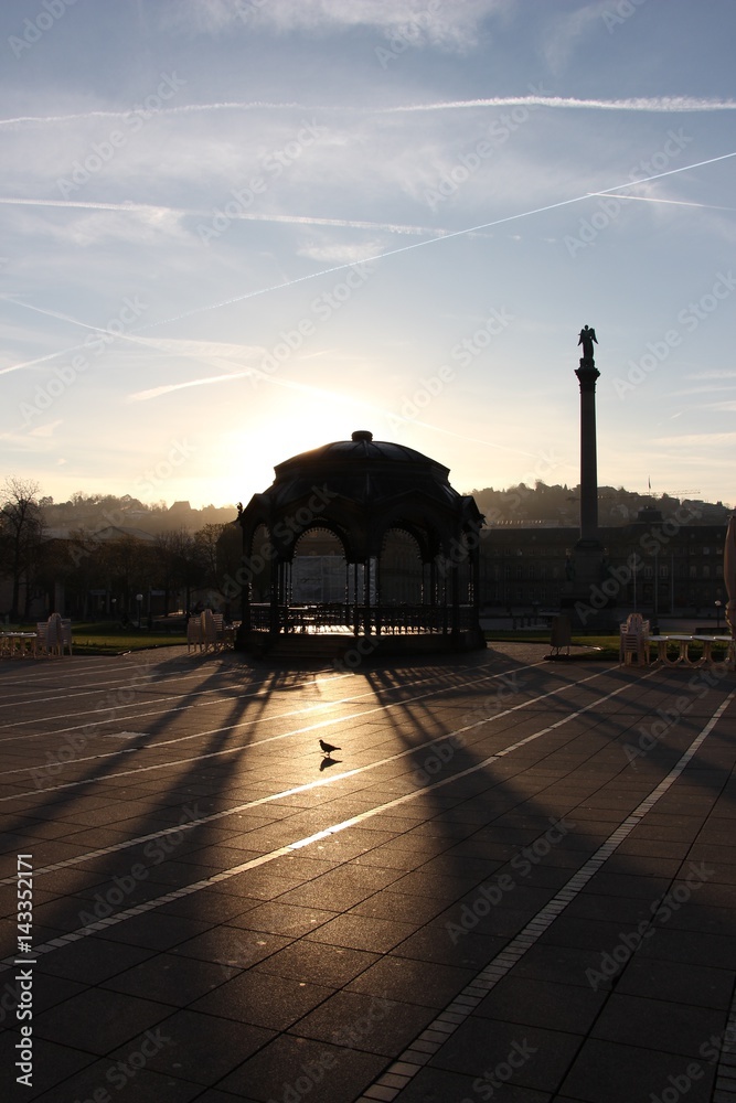 Sonnenaufgang am Schlossplatz in Stuttgart