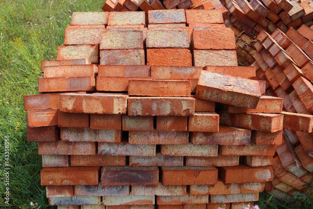 Obraz premium Ground bricks on a pallet