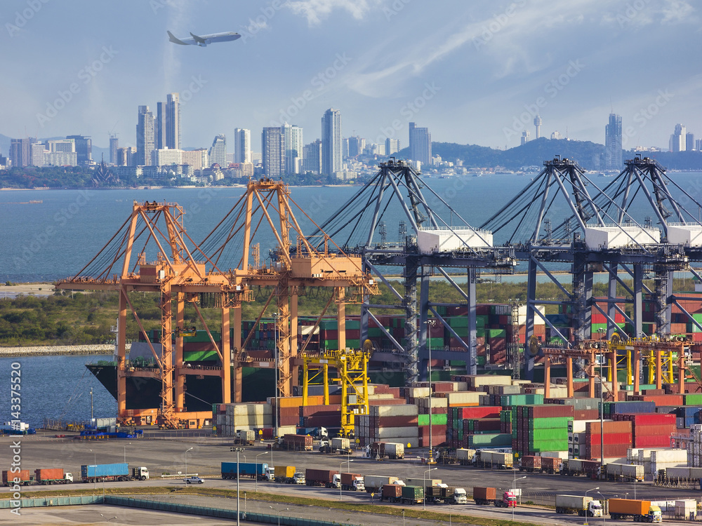 Shipping containers Adjacent to Port Used for freight elevator large ships. To transport between home and abroad.