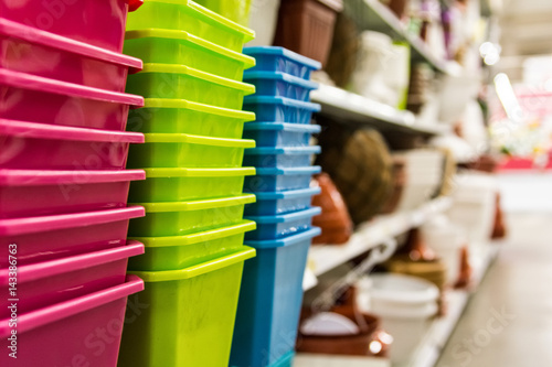 Fotografija Plastic washbowls of various colors