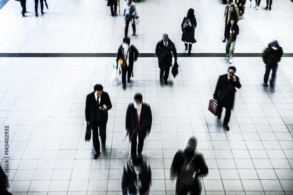 Fototapeta premium Czas dojazdu do pracy w Tokio