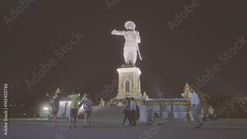 Chao Anouvang Statue At Night photo