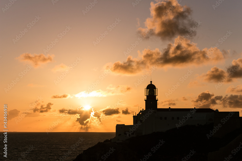 Leuchtturm bei Sonnenuntergang in Portugal