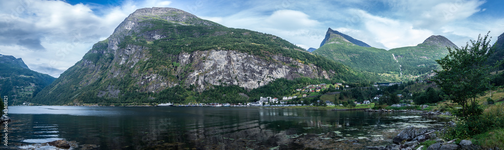 Mit dem Wohnmobil durch Norwegen - Geiranger Fjord Panorama