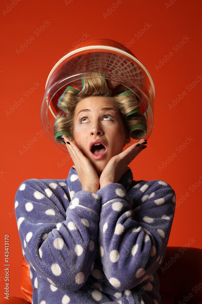 Bad hairdresser annoys woman StockFoto Adobe Stock