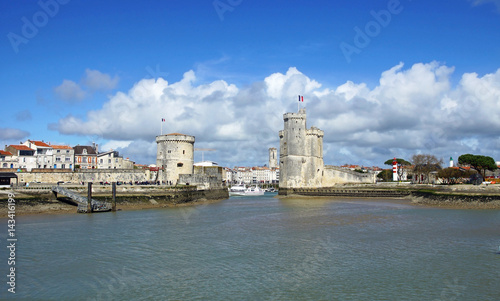 entrée du port de la Rochelle © photlook