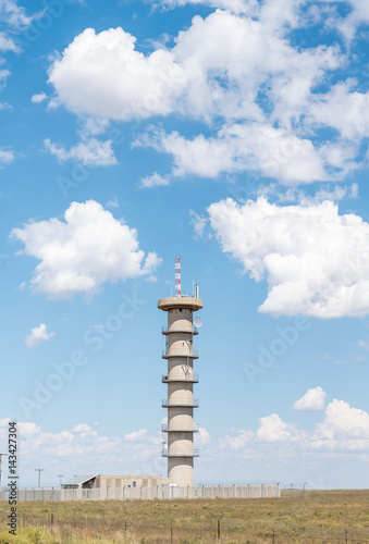 Microwave telecommunications tower