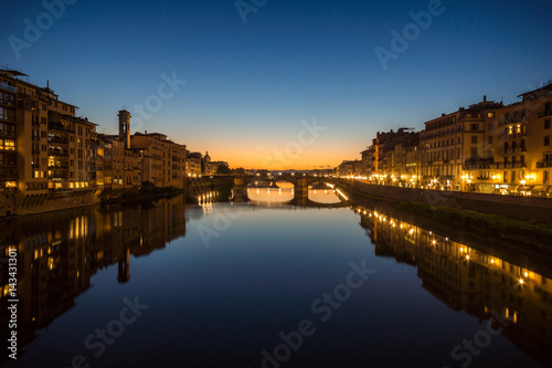 Sonnenuntergang über dem Arno in Florenz © schame87