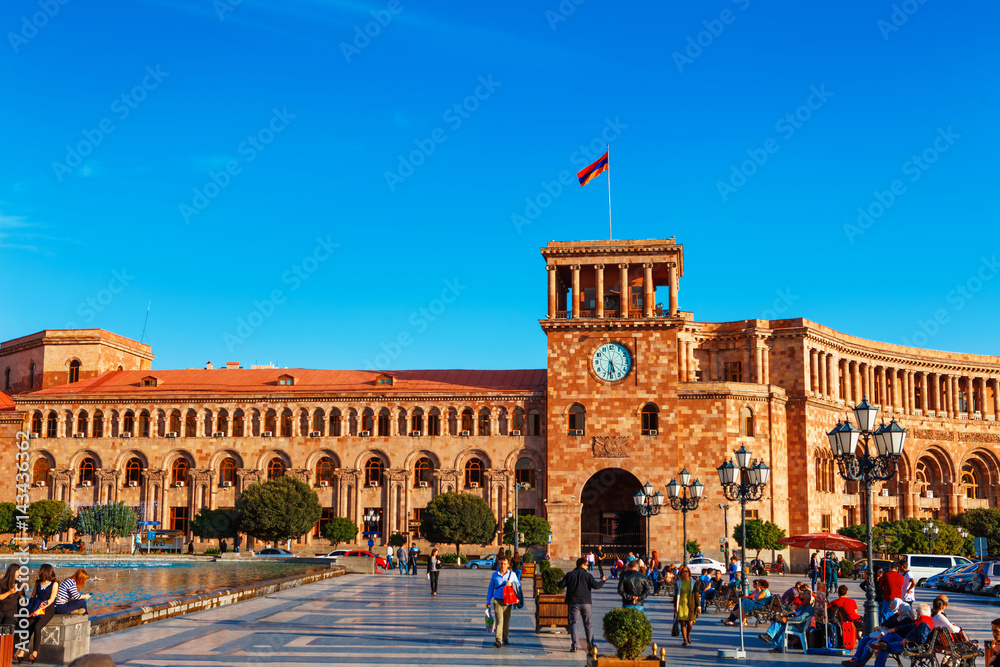Φωτογραφία Government Building on Republic Square of Yerevan in Armenia