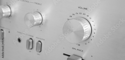 Amplifier knobs and buttons