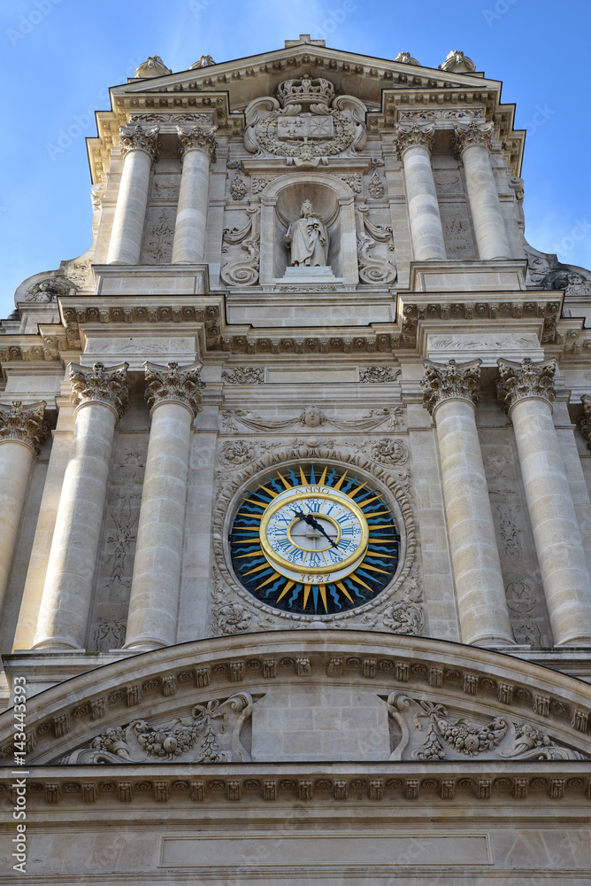 Façade baroque de l'église Saint-Paul dans le Marais à Paris, France