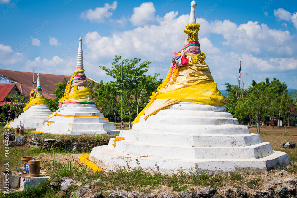 Fototapeta premium Dan Chedi Sam Ong or Three Pagodas Pass is a border pass to the Union of Myanmar at Sanghklaburi province Thailand