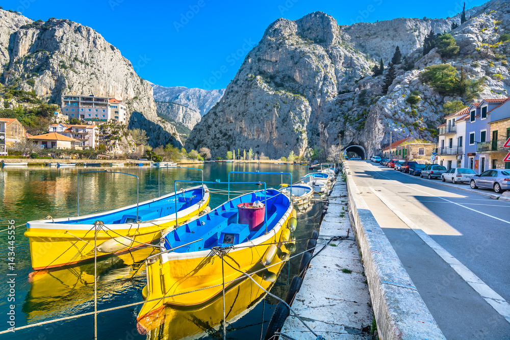 Naklejka premium Mediterranean town Omis. / Scenic view at landscape in town Omis and estuary of river Cetina, Croatia Europe.
