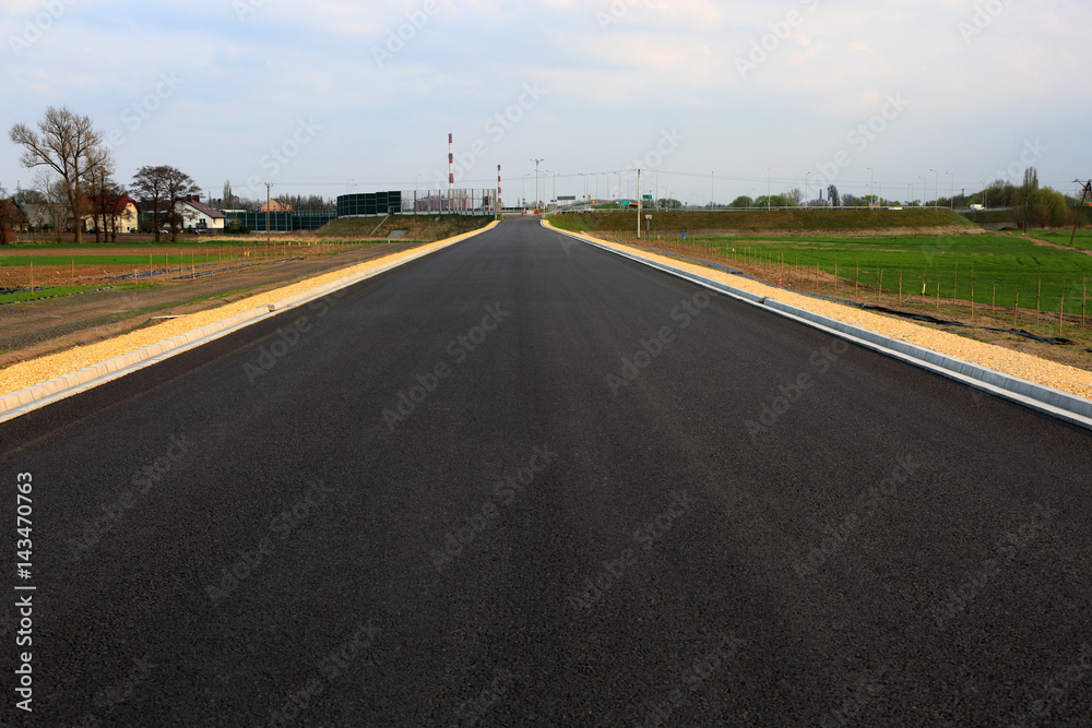 Nowa droga asfaltowa z Opola do elektrowni.