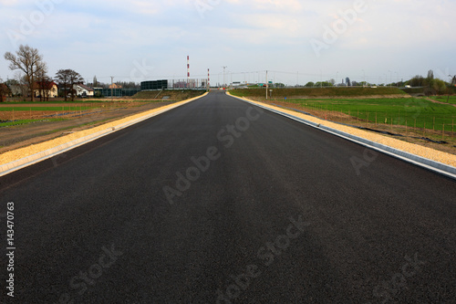 Nowa droga asfaltowa z Opola do elektrowni.