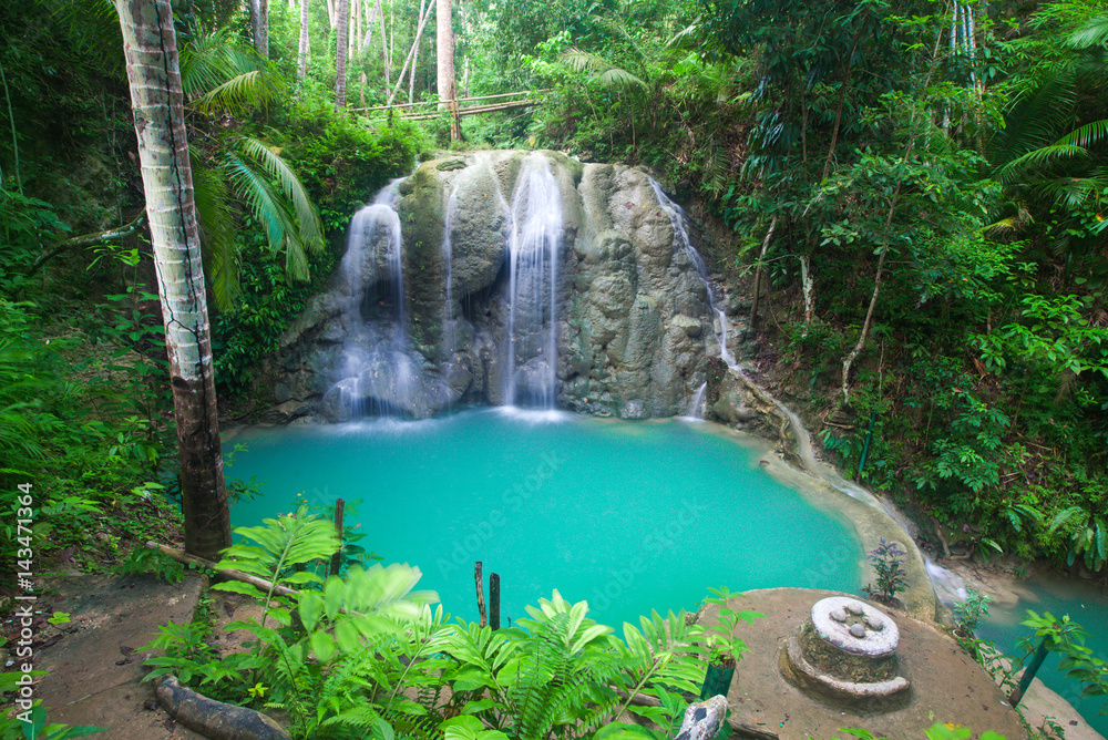 Fototapeta premium wodospad wyspy Siquijor. Filipiny