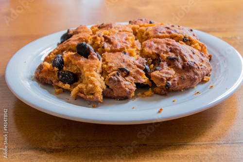 pizzi leccese - traditionelles Brot aus Lecce auf Teller