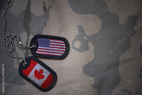Foto army blank, dog tag with flag of united states of america and canada on the khaki texture background