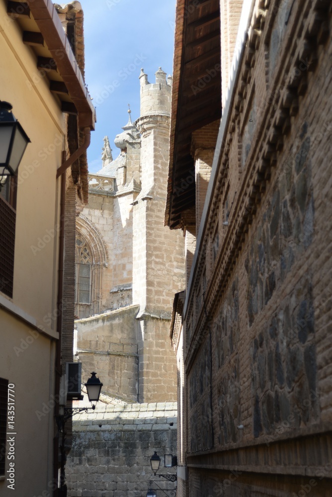 calle cerca de la catedral de Toledo