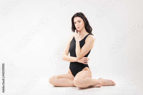 one young woman, body sitting © HD92
