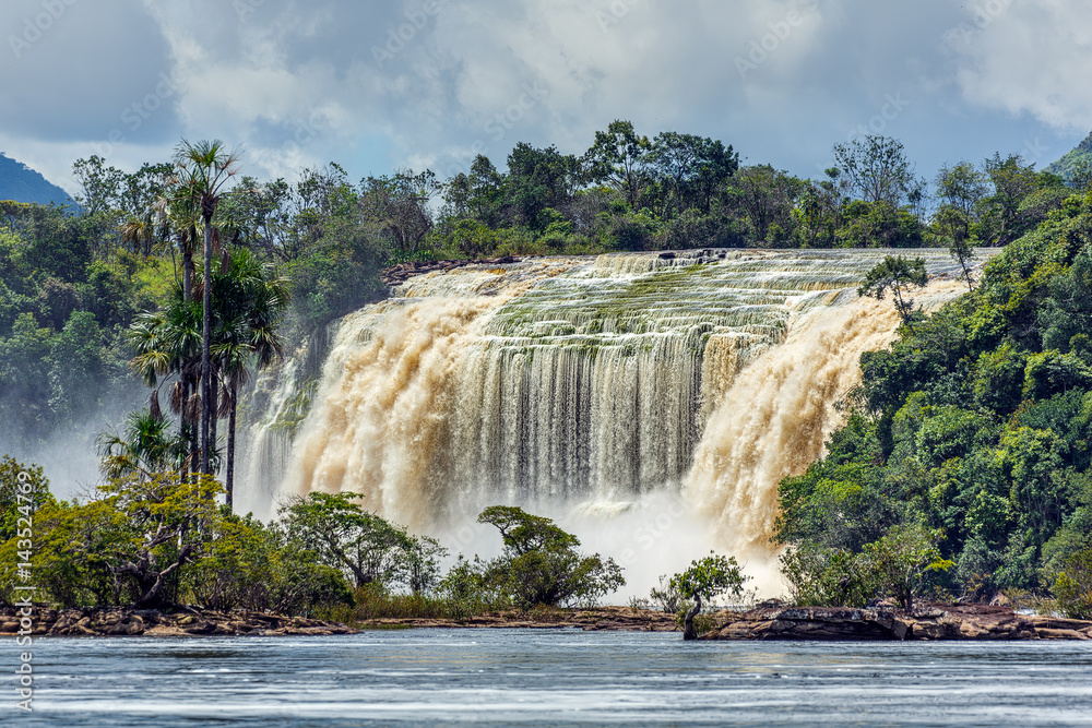 Fototapeta premium Hacha waterfall in the lagoon of Canaima national park - Venezuela, Latin America