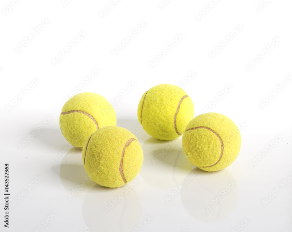 Tennisbälle einzelnd