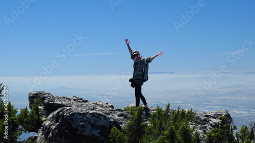 Frau auf dem Tafelberg, Kapstadt, Südafrika