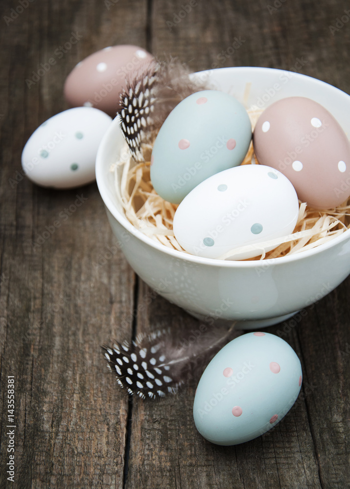 Obraz premium Easter eggs in a bowl