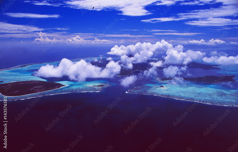 Südsee: Luftaufnahme der Insel Bora Bora in Französisch Polynesien