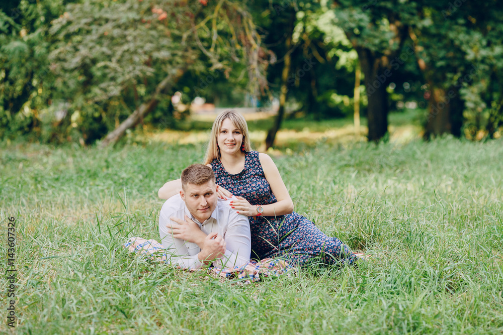 Fototapeta premium couple in the park