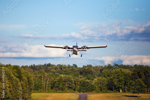 landing plane small