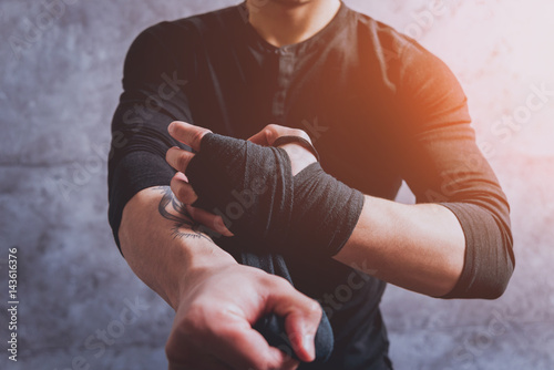 A street fighter puts elastic bandages.