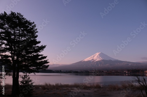 河口湖の富士山/早朝の河口湖の富士山 © nonsan