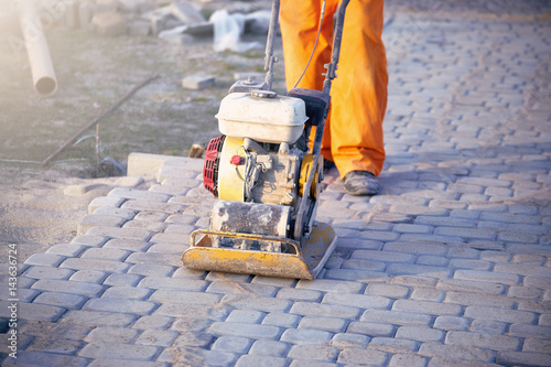 Construction of road coverings of blocks on the road section.