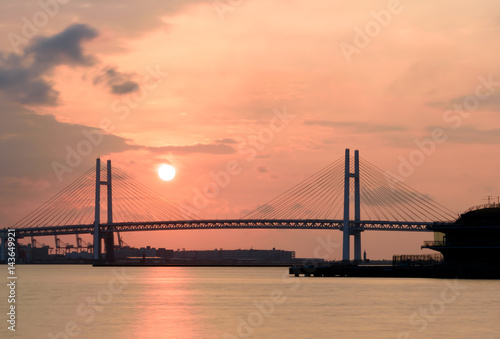 横浜の夜明けの橋 © youreyesonly