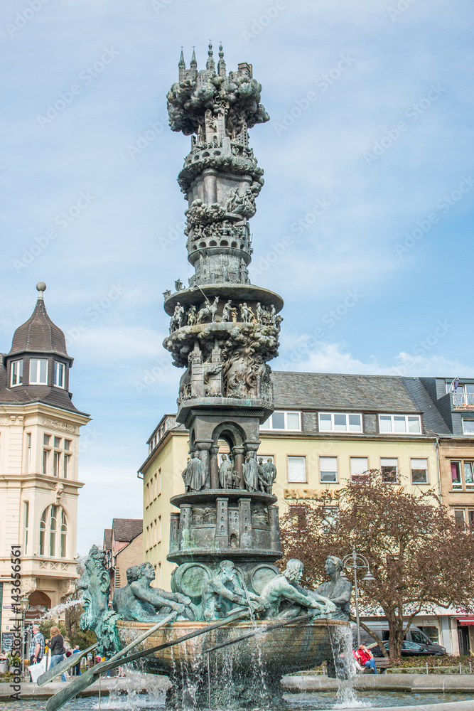 Historiensäule Brunnen Josef-Görres-Platz Koblenz Rheinland-Pfalz