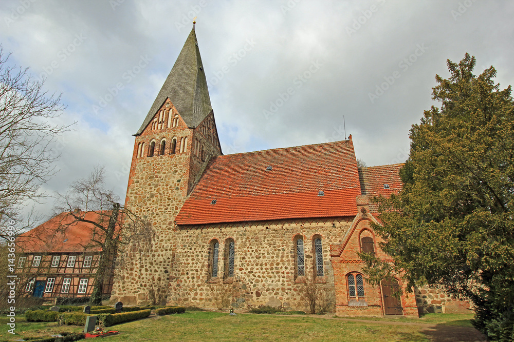 Levin: Spätromanische Johanniskirche (1256, Mecklenburg-Vorpommern) Levin: Spätromanische Johanniskirche (1256, Mecklenburg-Vorpommern)