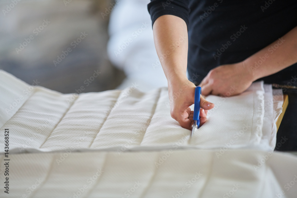 Obraz premium Seamstress worker in factory